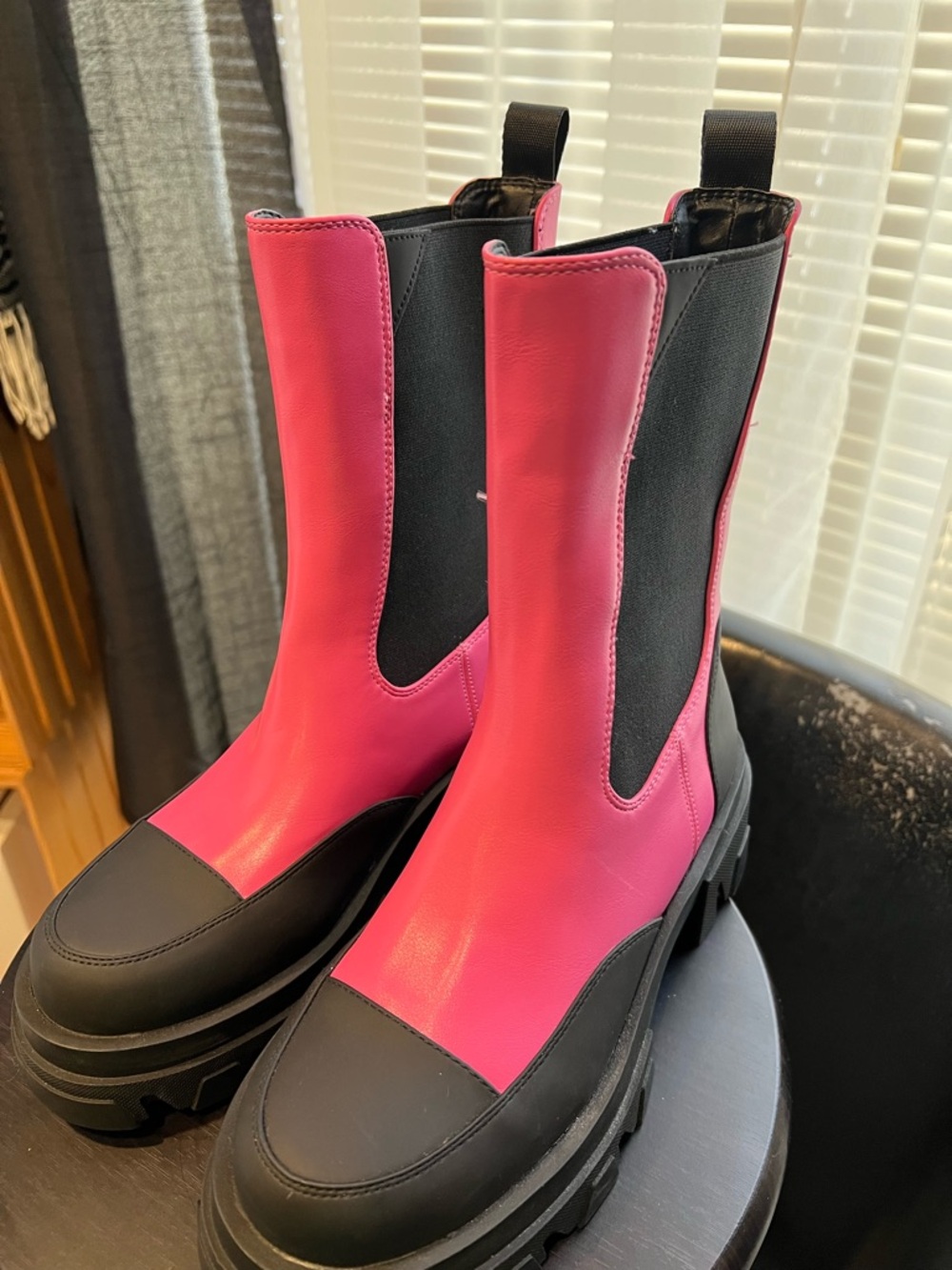 Chunky Women's Pink Platform Chelsea Boots, size 7
